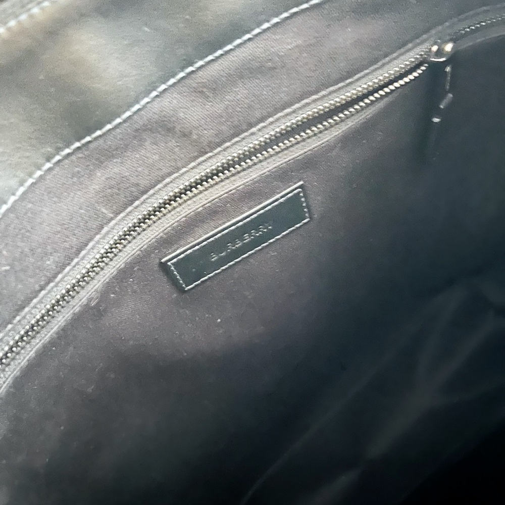 Burberry slim vertical grid Denny bag in charcoal - never used - Picture 10 of 13
